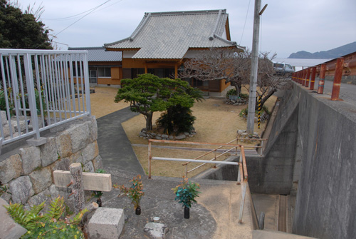 慶禅の墓から見た護念寺